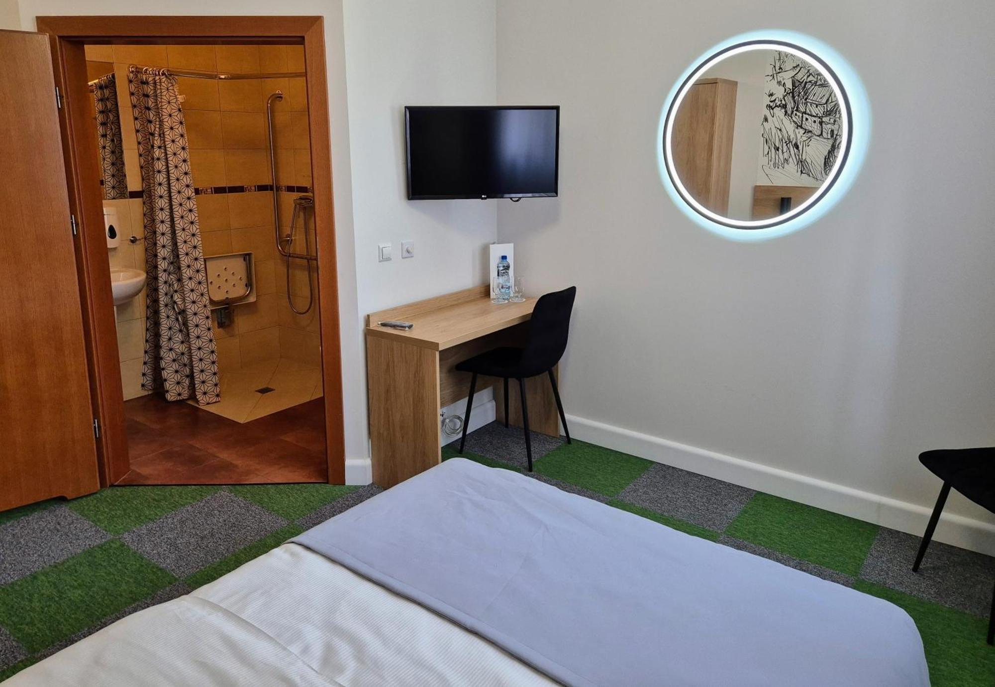 Domus Mater Hotel Krasków Eksteriør bilde